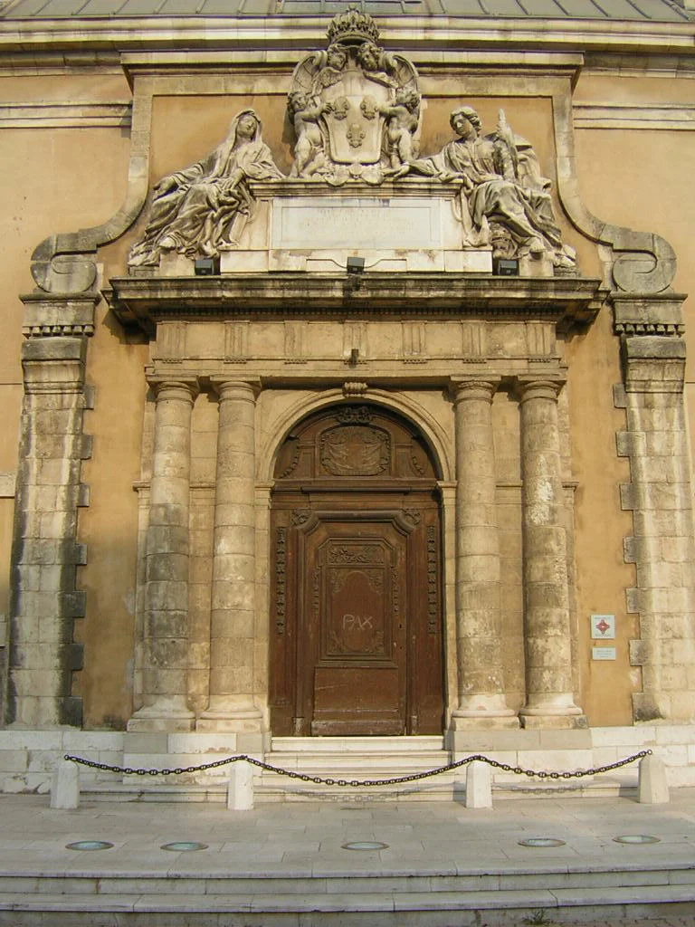 La porte de l'ancien hôpital maritime