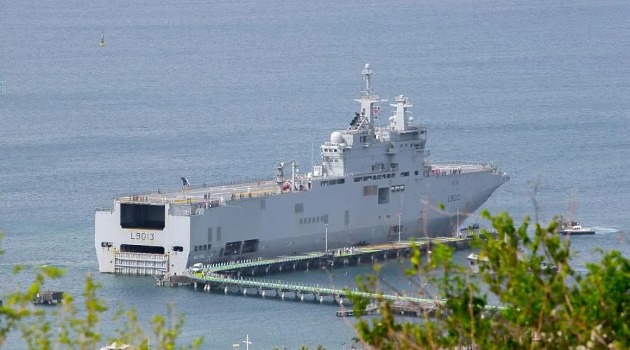 Le porte-hélicoptère Mistral