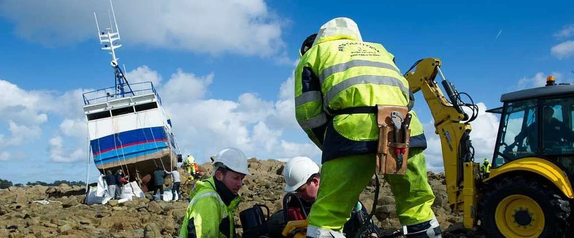 Intervention de la CEPPOL sur un fileyeur au large de Brest