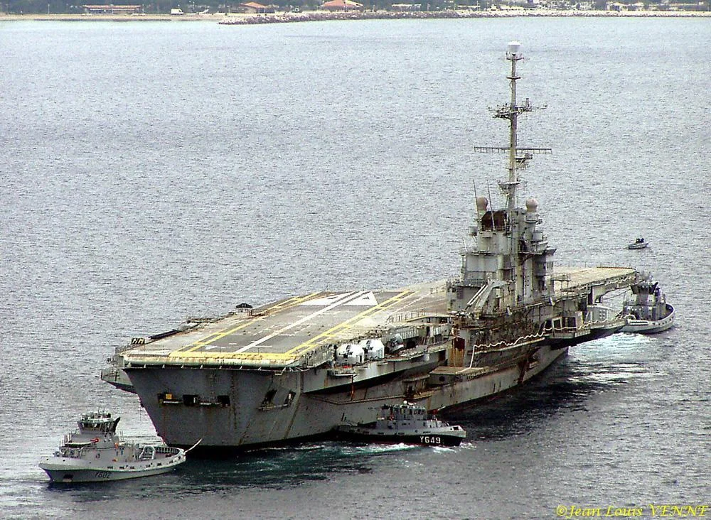 Autour du porte-avions Clémenceau