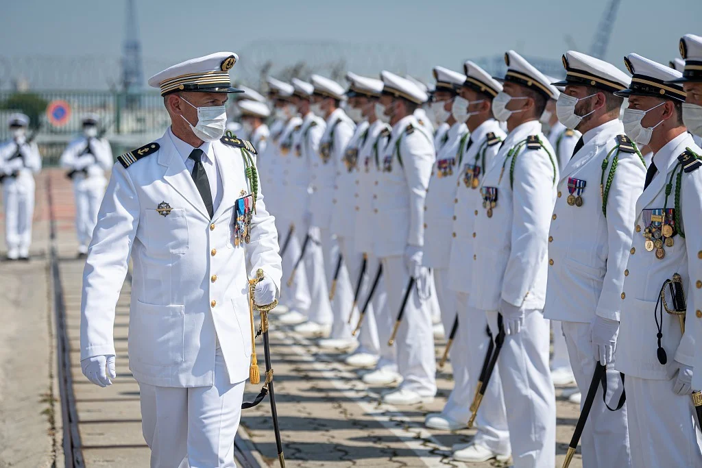 Première prise de commandement pour l’équipage Rouge du SNA Suffren