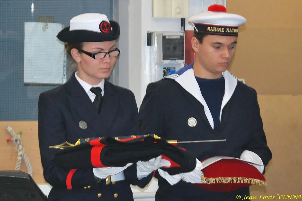 Présentation au fanion des stagiaires du centre PMM de La Seyne sur Mer