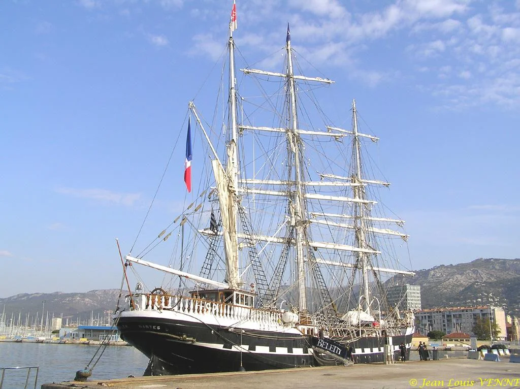 Le Bélem change de quai