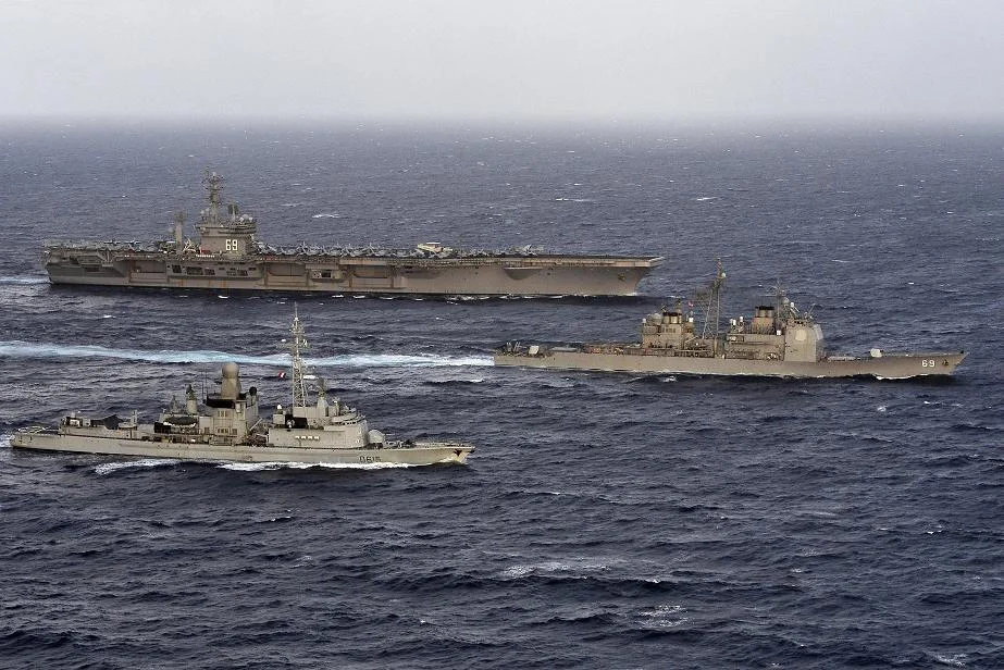 La frégate Jean Bart accompagne le porte-avions Eisenhower