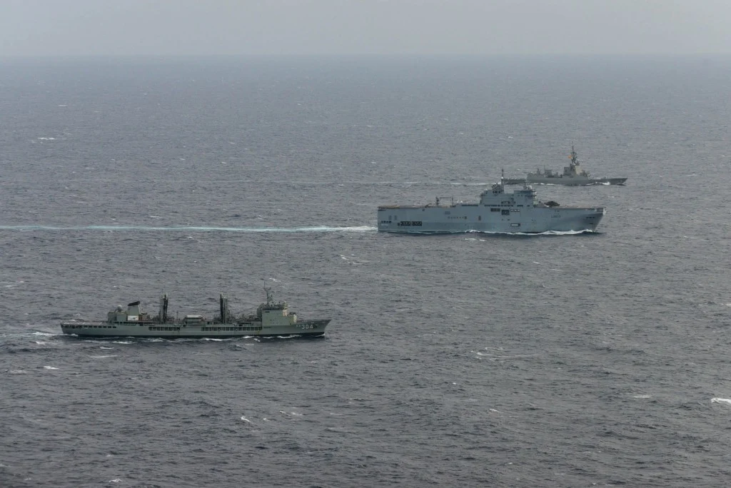 Le BPC Mistral accompagné de navires australiens