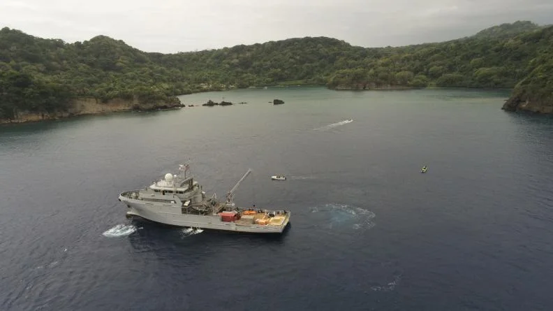 Le bâtiment de soutien D’Entrecasteaux au Vanuatu