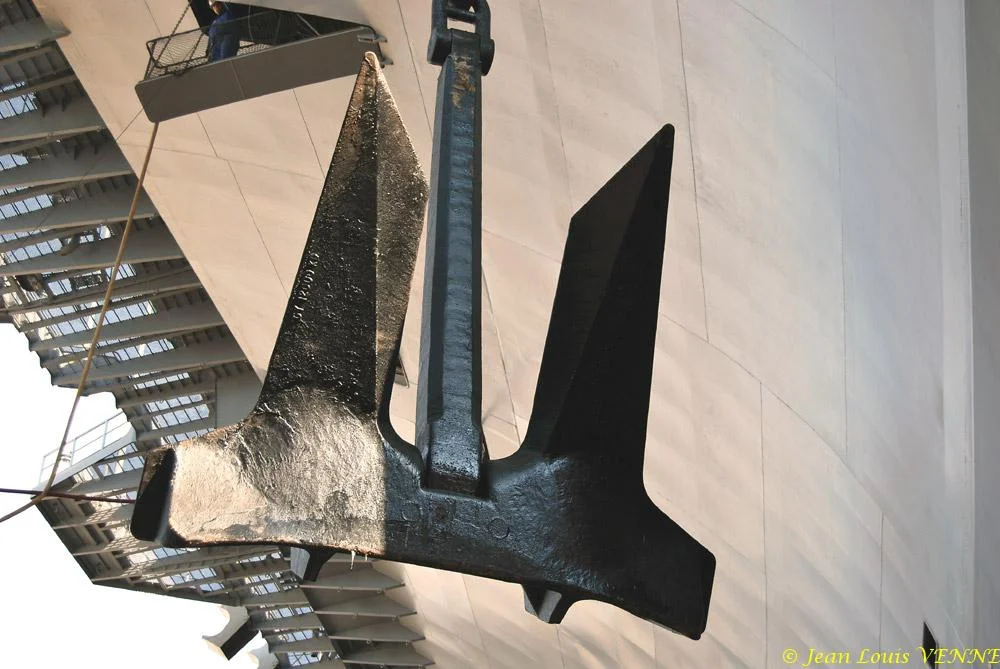 Le Charles de Gaulle ré-embarque ses lignes de mouillage