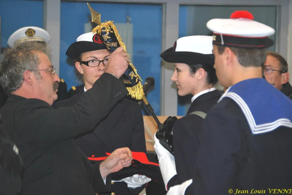 Le maire de La Seyne remet le fanion