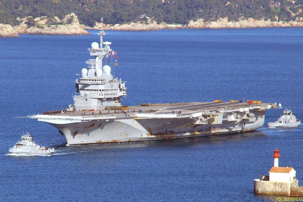 Le porte-avions Charles de Gaulle rentre de la mission Agapanthe