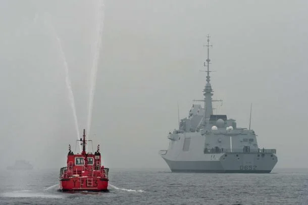 La frégate Provence arrive à Brest