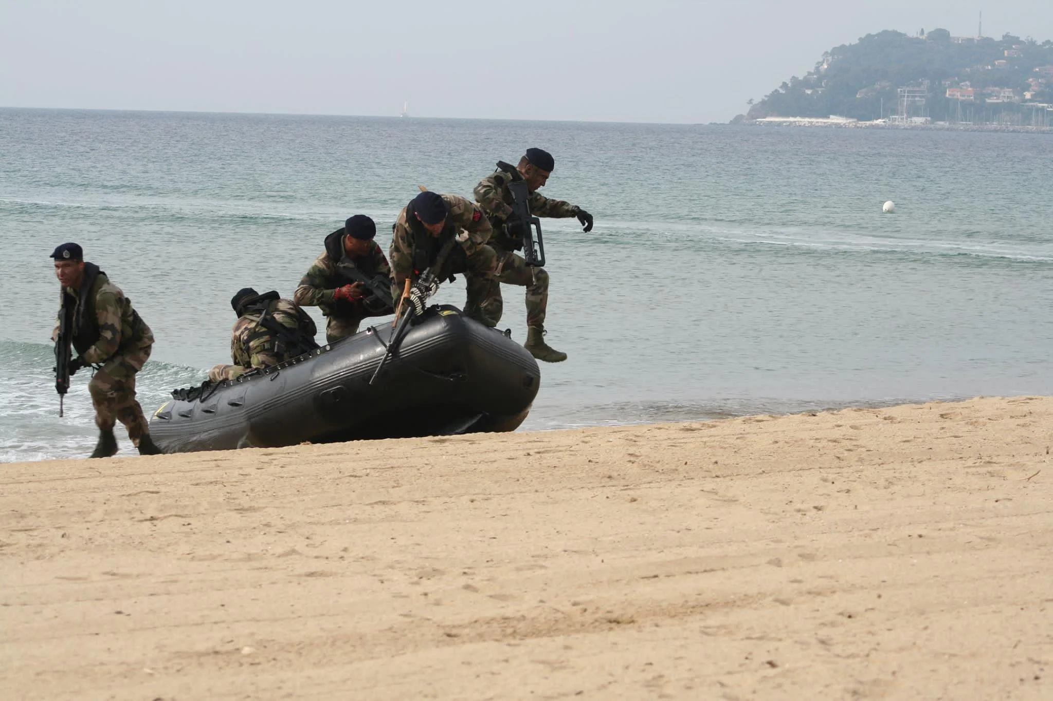 Des collégiens à la rencontre des fusiliers marins de Toulon