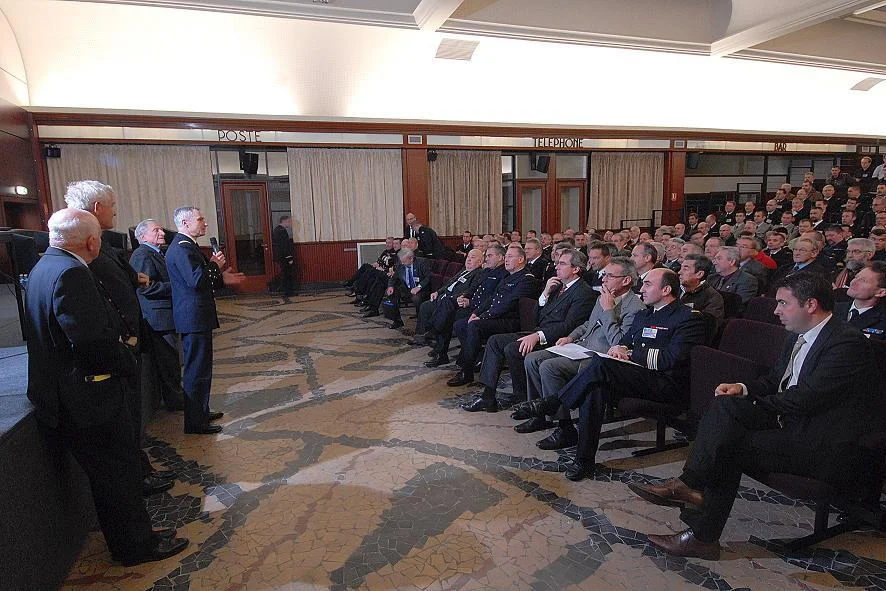 L'amiral Baud accueille les participants