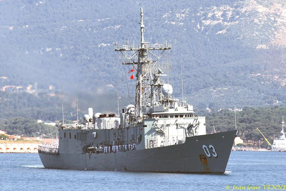 La frégate australienne HMAS Sydney quitte Toulon