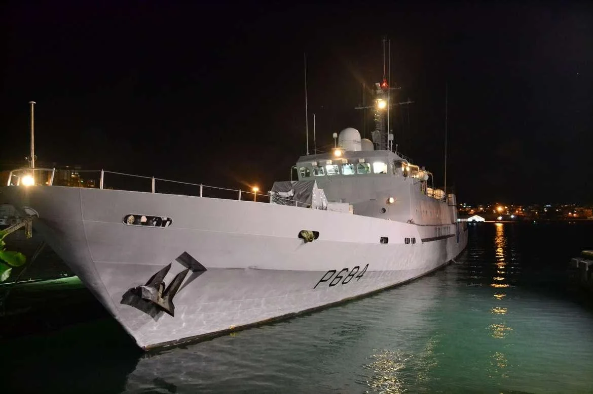 Le patrouilleur La Capricieuse quitte la base navale de Fort de France