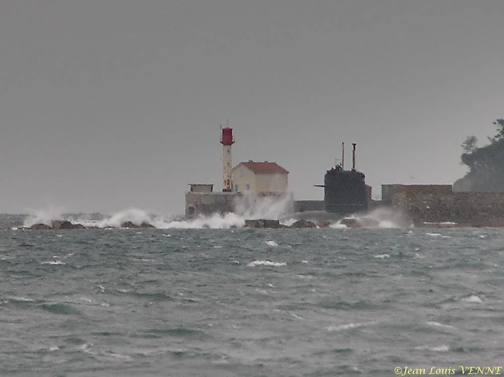 Sortie agitée pour un sous-marin