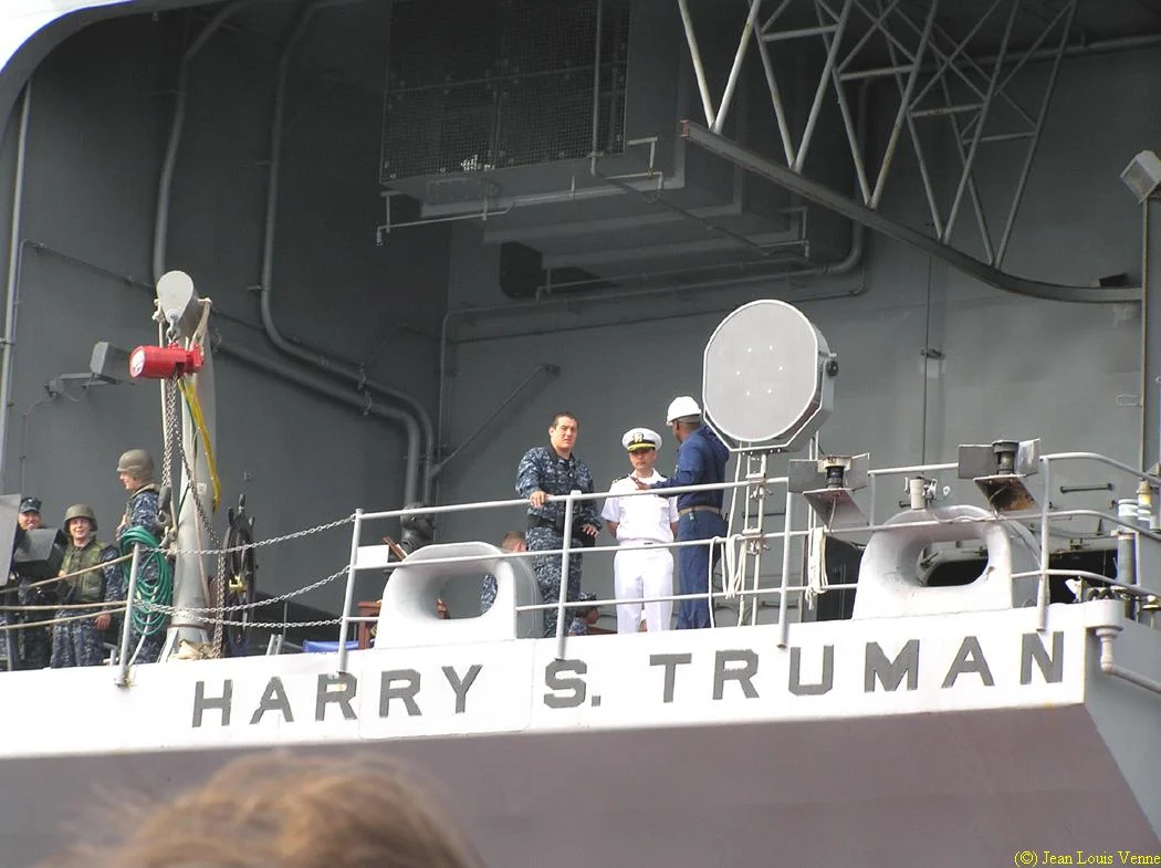 Le porte-avions USS Harry Truman