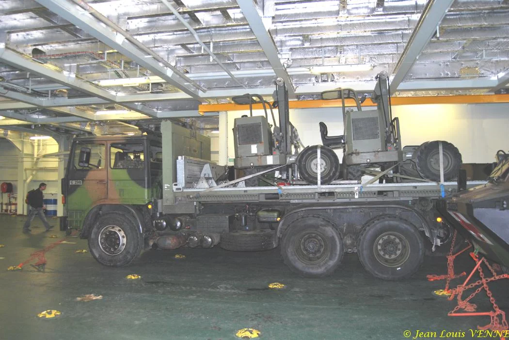 Dans les hangars du Mistral