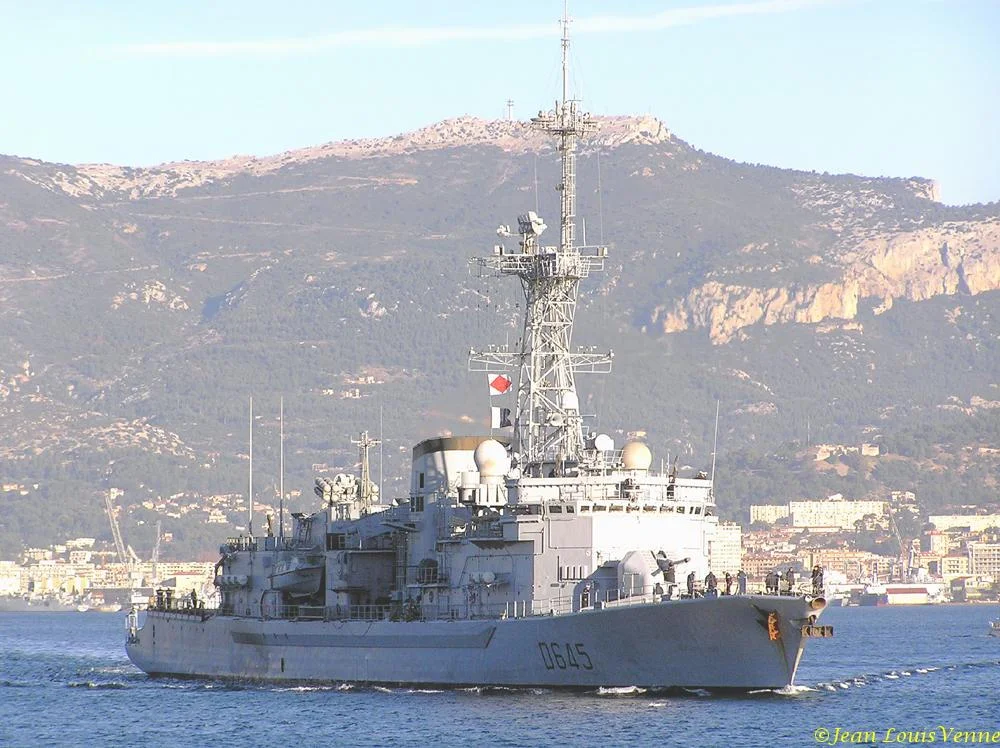 La frégate La Motte-Picquet quitte définitivement Toulon