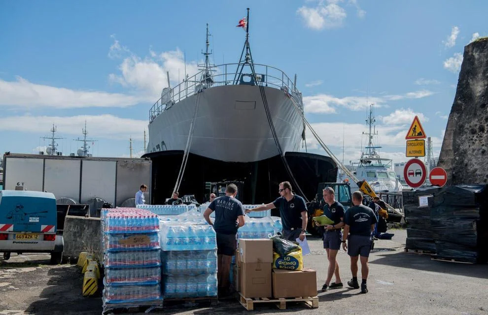 Le Batral Dumont d’Urville embarque du fret humanitaire