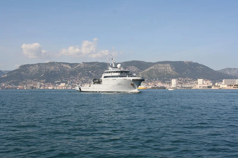 Le B2M Champlain quitte Toulon