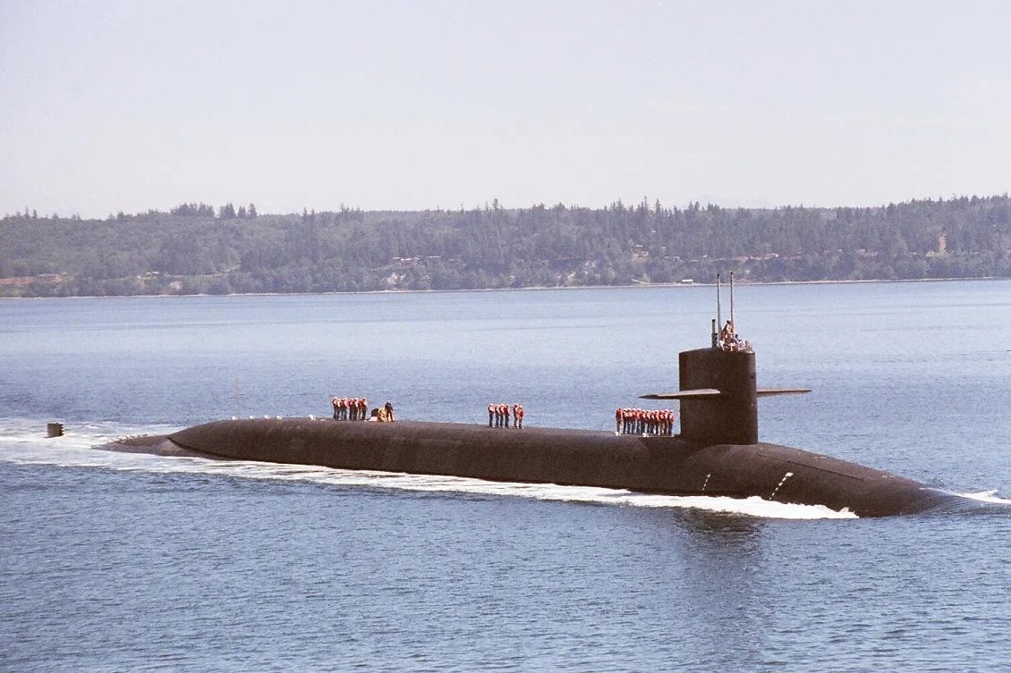 L'USS Nevada dans le canal de Hood