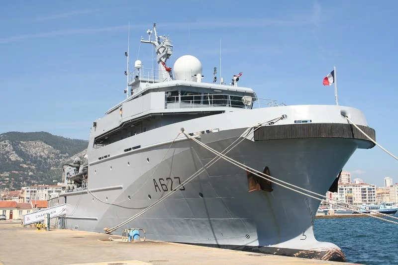 Le B2M Champlain à quai