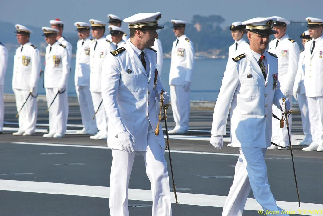 L'ancien commandant, le CV Boivin, et le commandant en second