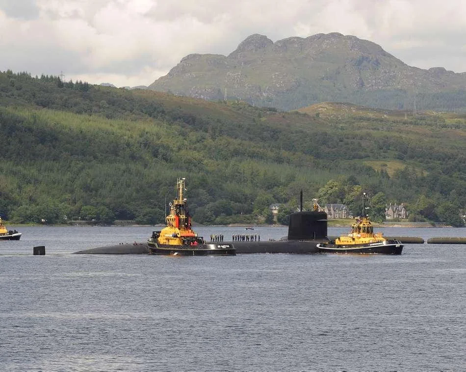 Un SNLE français accoste à Faslane