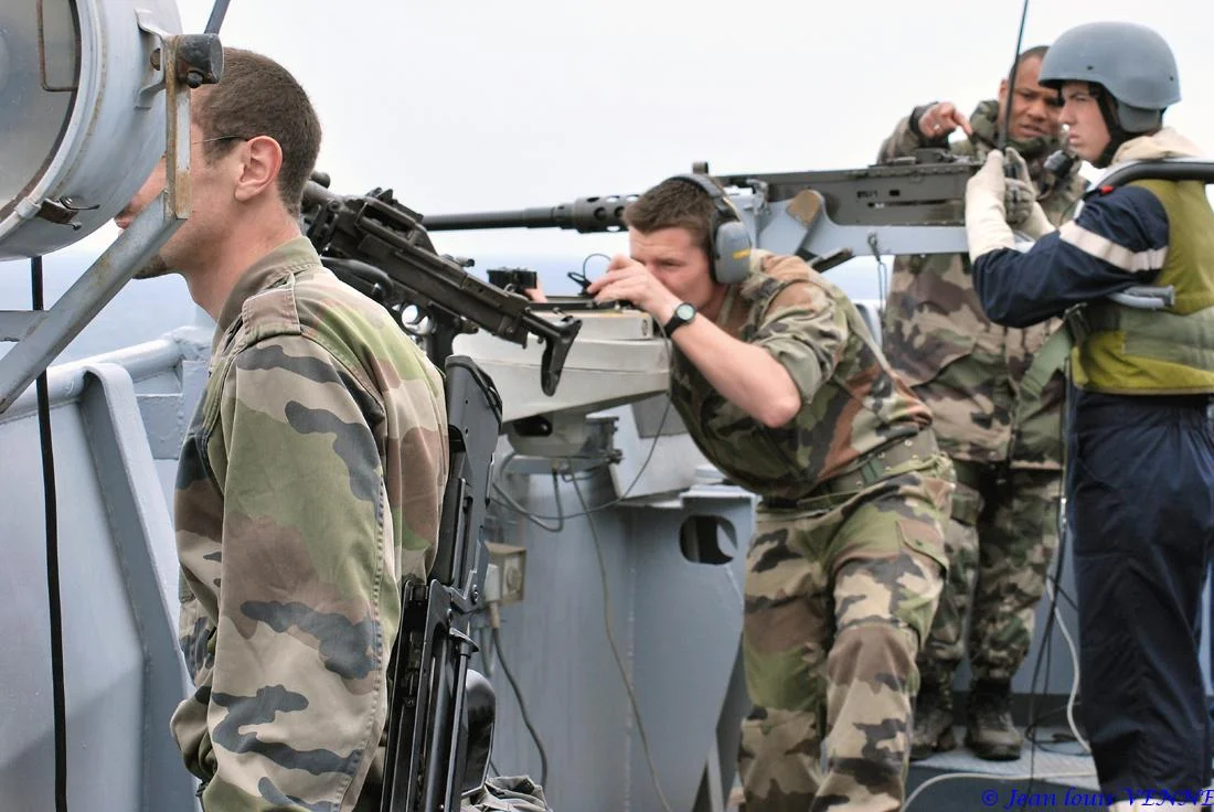 Défense contre les embarcations menaçantes