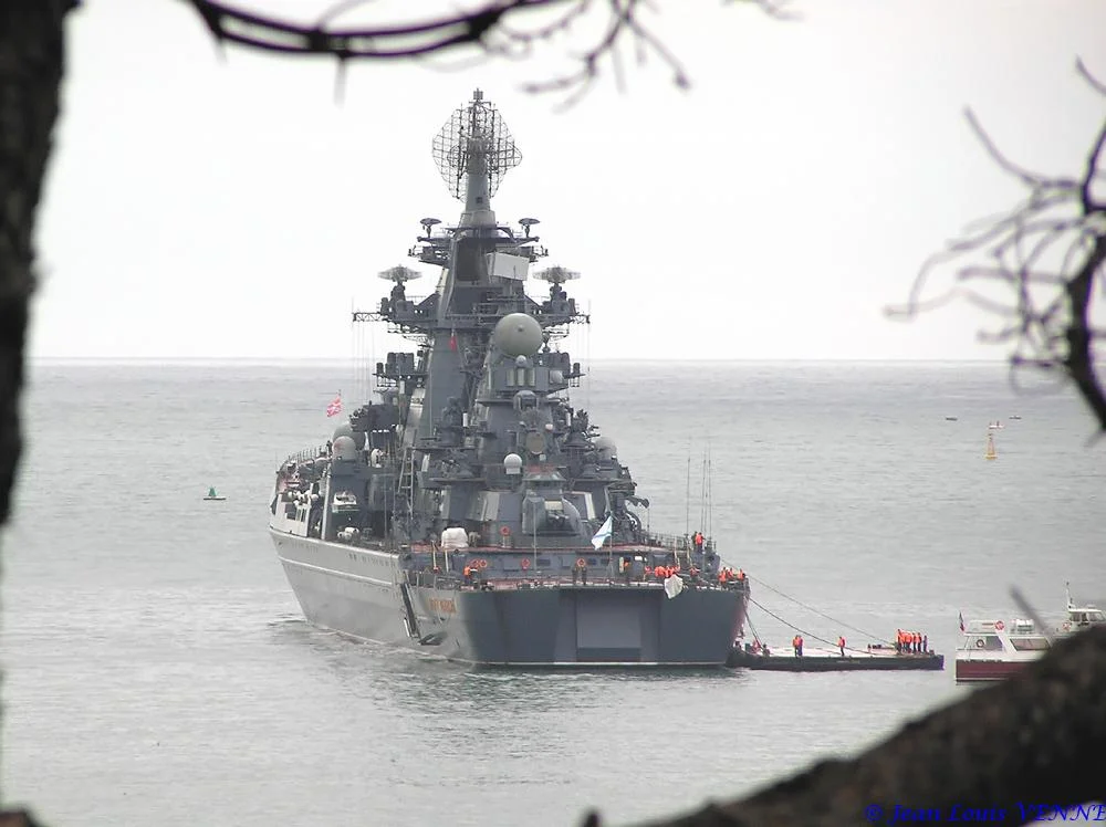 Le croiseur nucléaire russe Pierre le Grand à Toulon