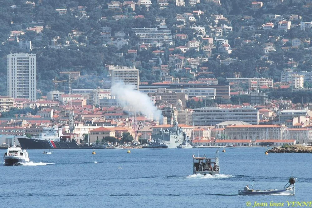 La frégate australienne HMAS Sydney quitte Toulon