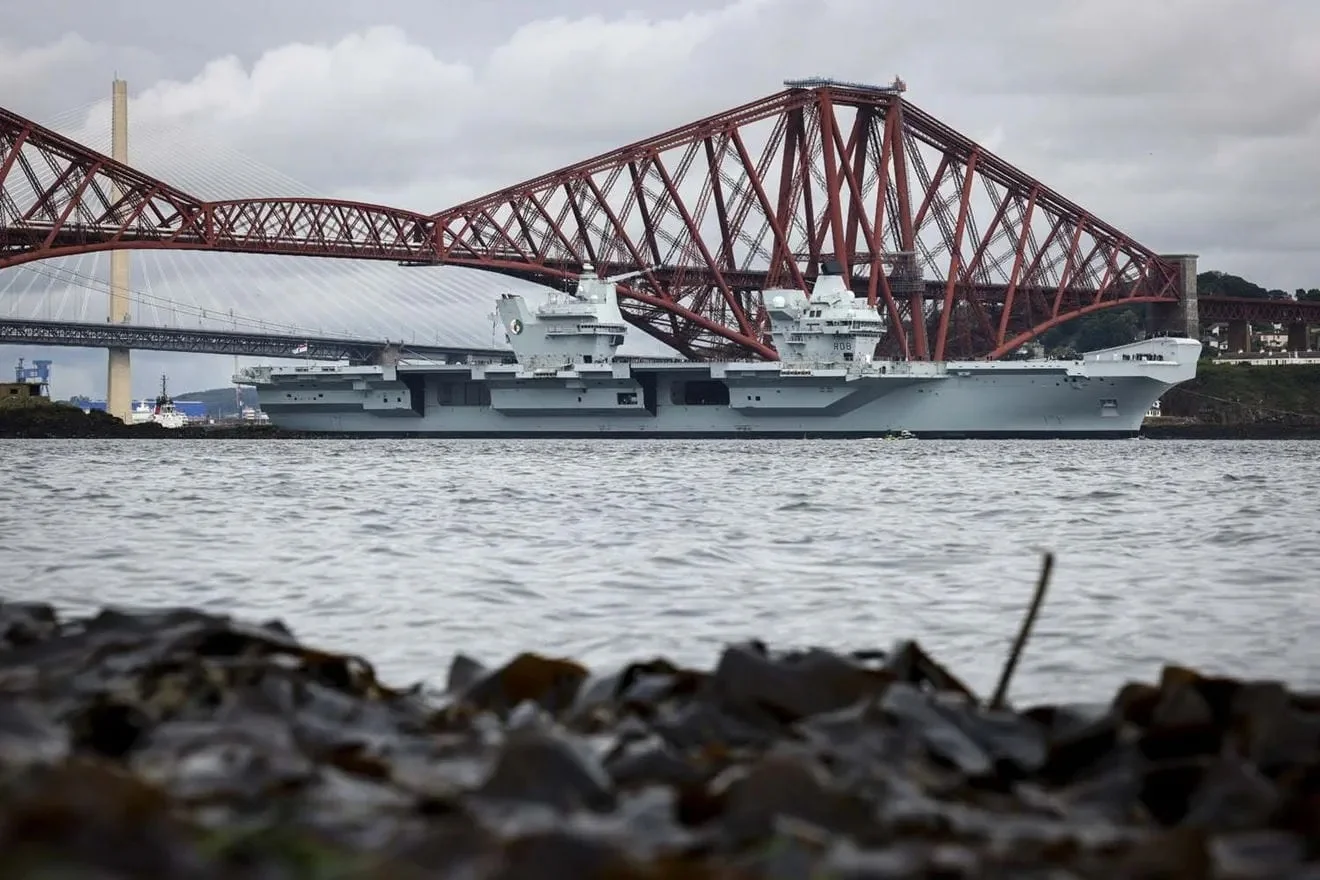 Le porte-avions britannique HMS Queen Elizabeth