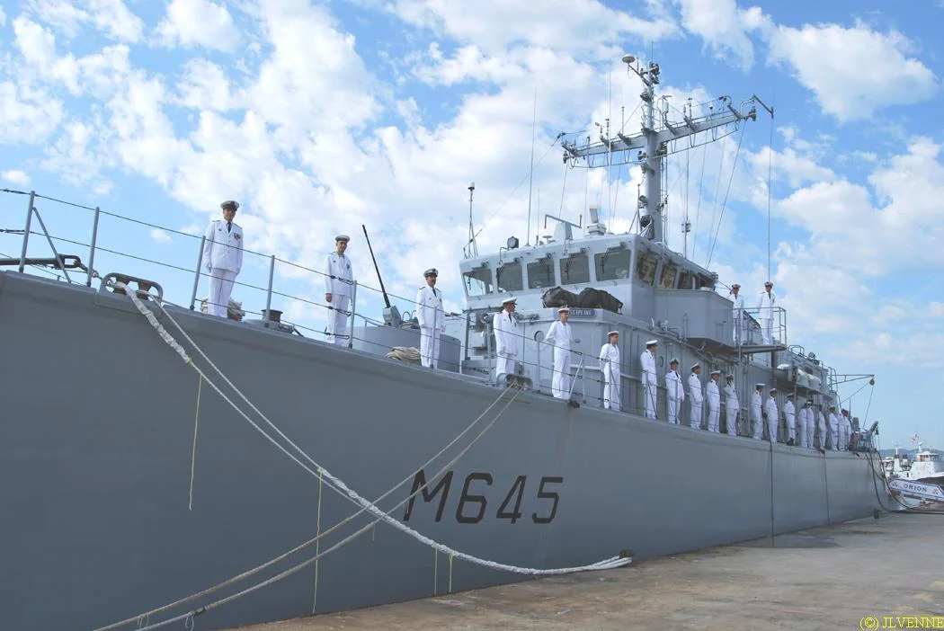 L'équipage aux postes de bande