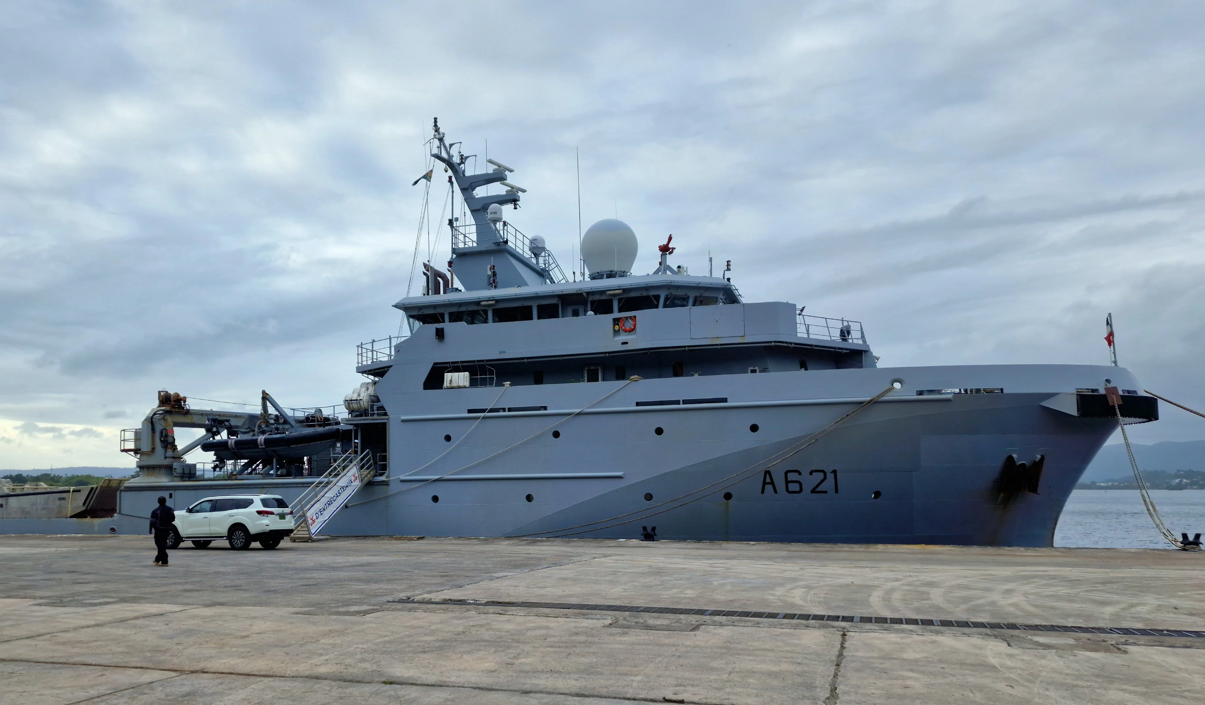 Le d'Entrecasteaux en escale à Port-Vila (Vanuatu)