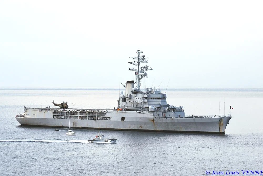 La Jeanne d’Arc au mouillage devant Toulon