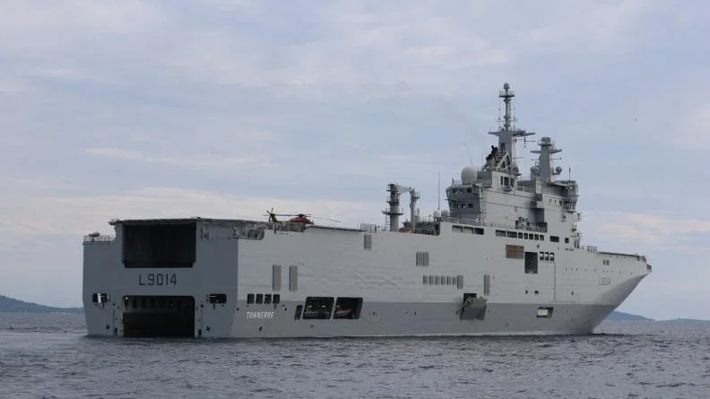 Le porte-hélicoptères amphibie Tonnerre