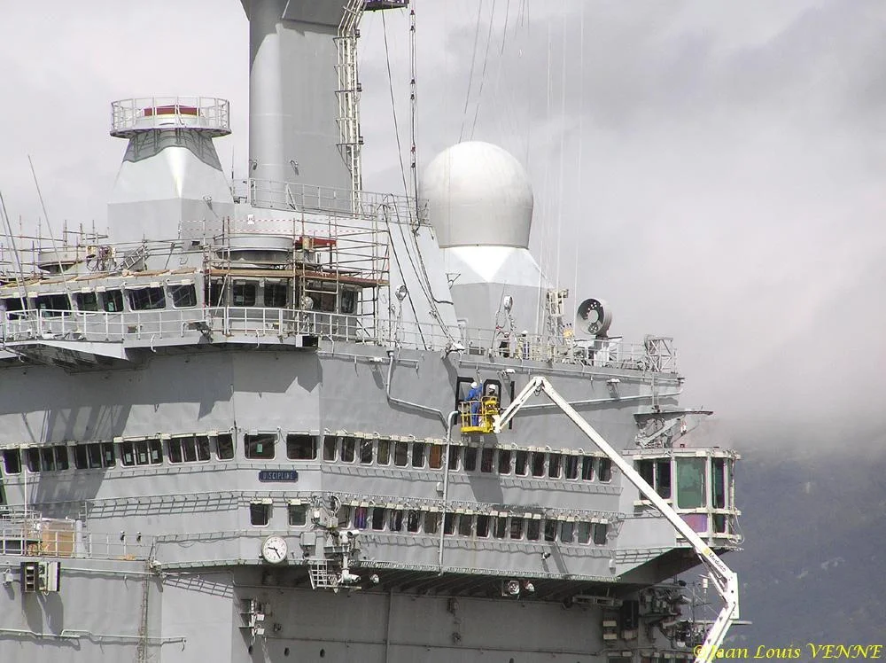 Peinture de lâ€™Ã®lot/passerelle du Charles de Gaulle