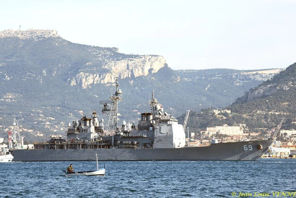 Le croiseur Vicksburg quitte Toulon