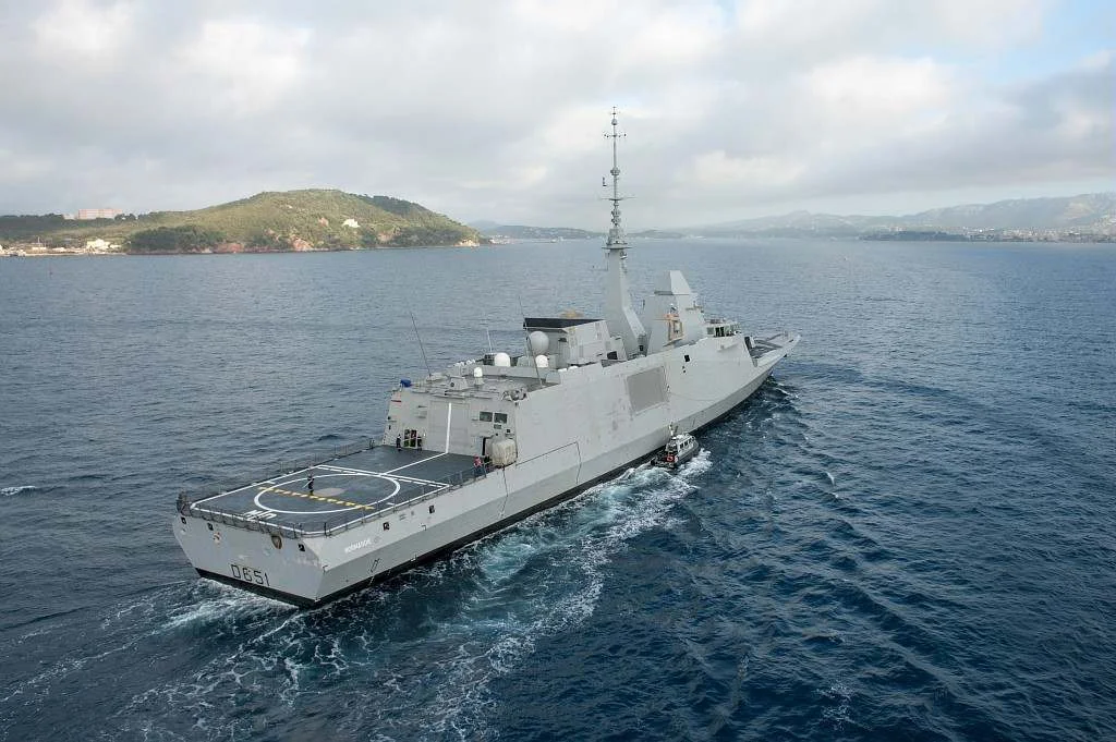 La frégate Normandie dans le port de Toulon