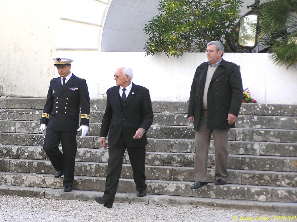 Le commandant et les anciens élèves