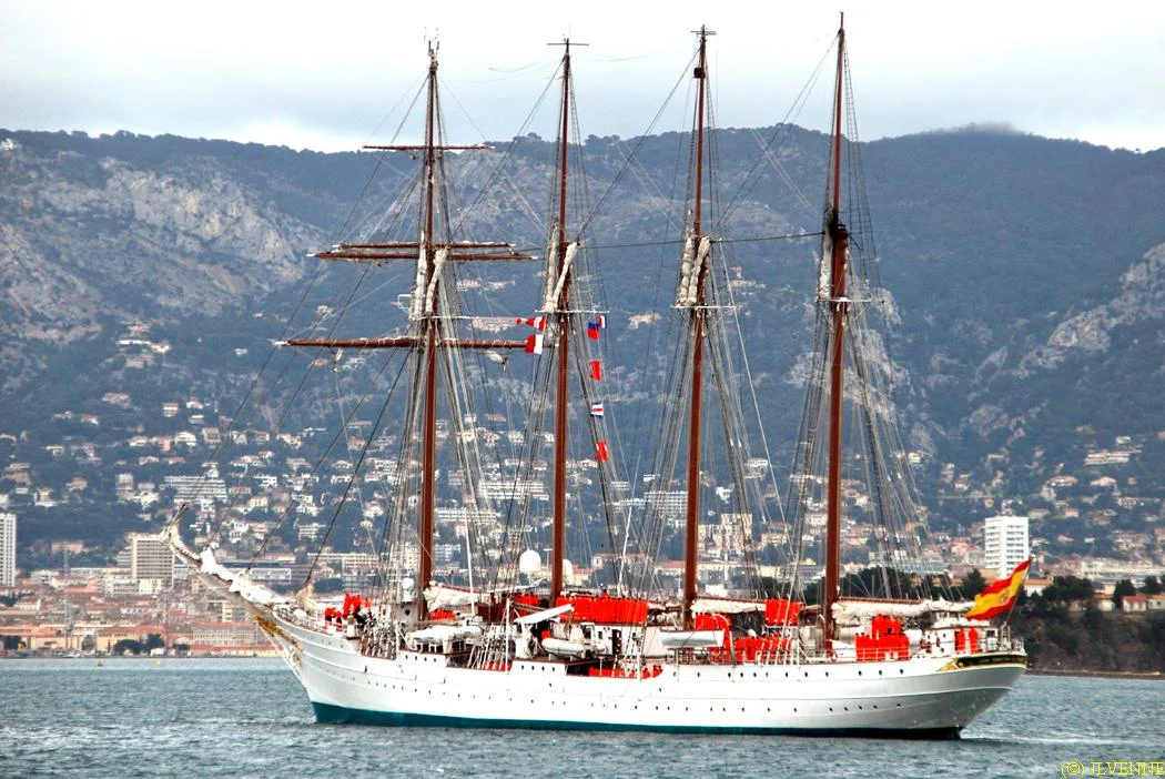 Arrivée du voilier-école espagnol Juan Sebastian de Elcano à Toulon
