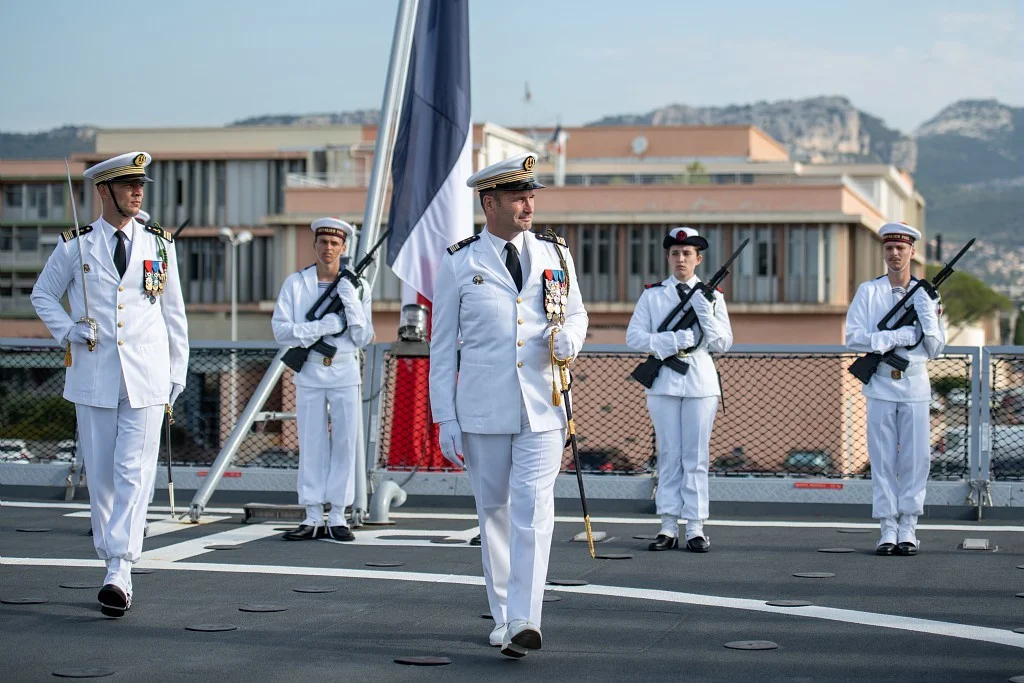 Prise de commandement de la frégate de défense aérienne Chevalier Paul