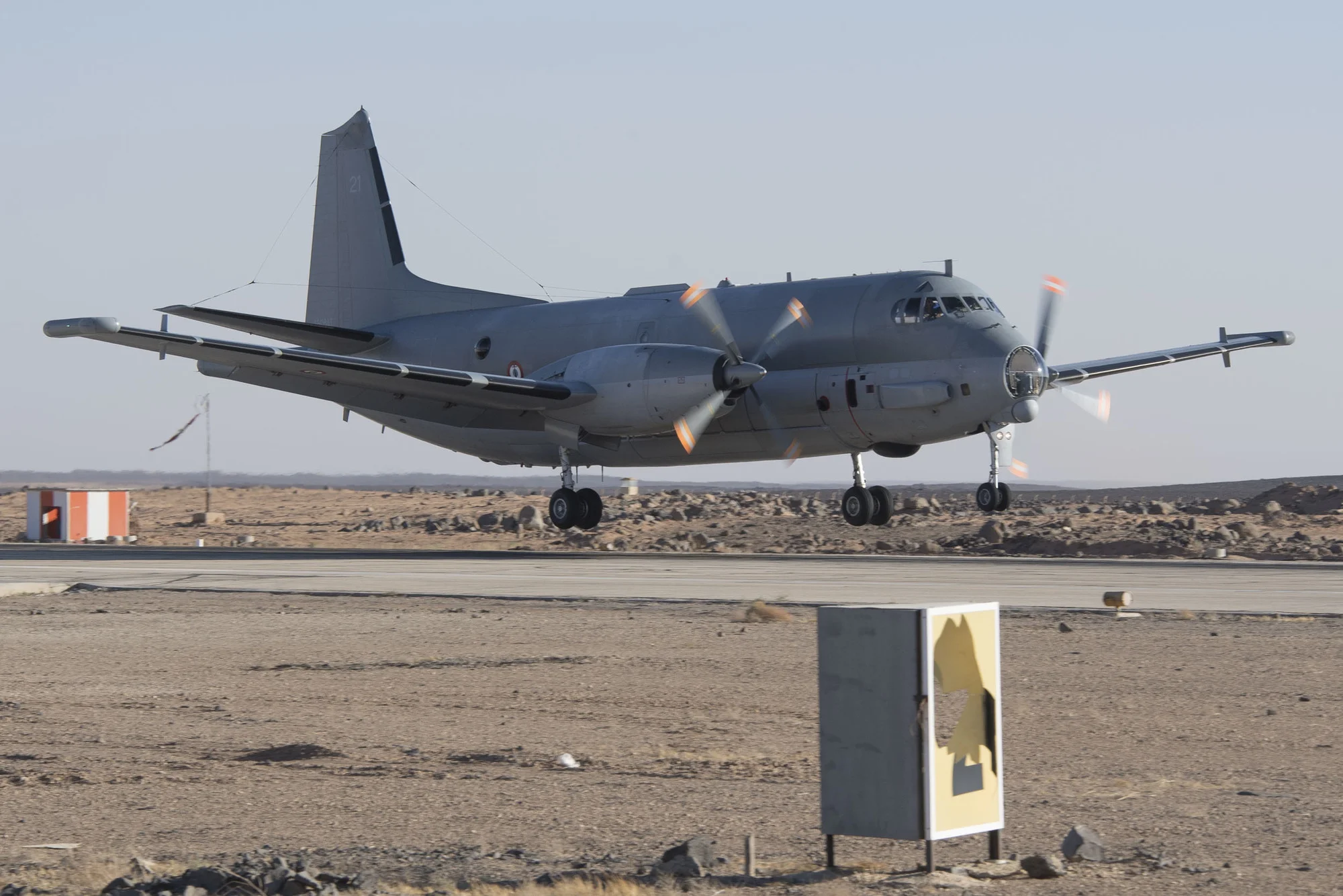 Un avion de patrouille maritime Atlantique 2 décolle de la base du Levant