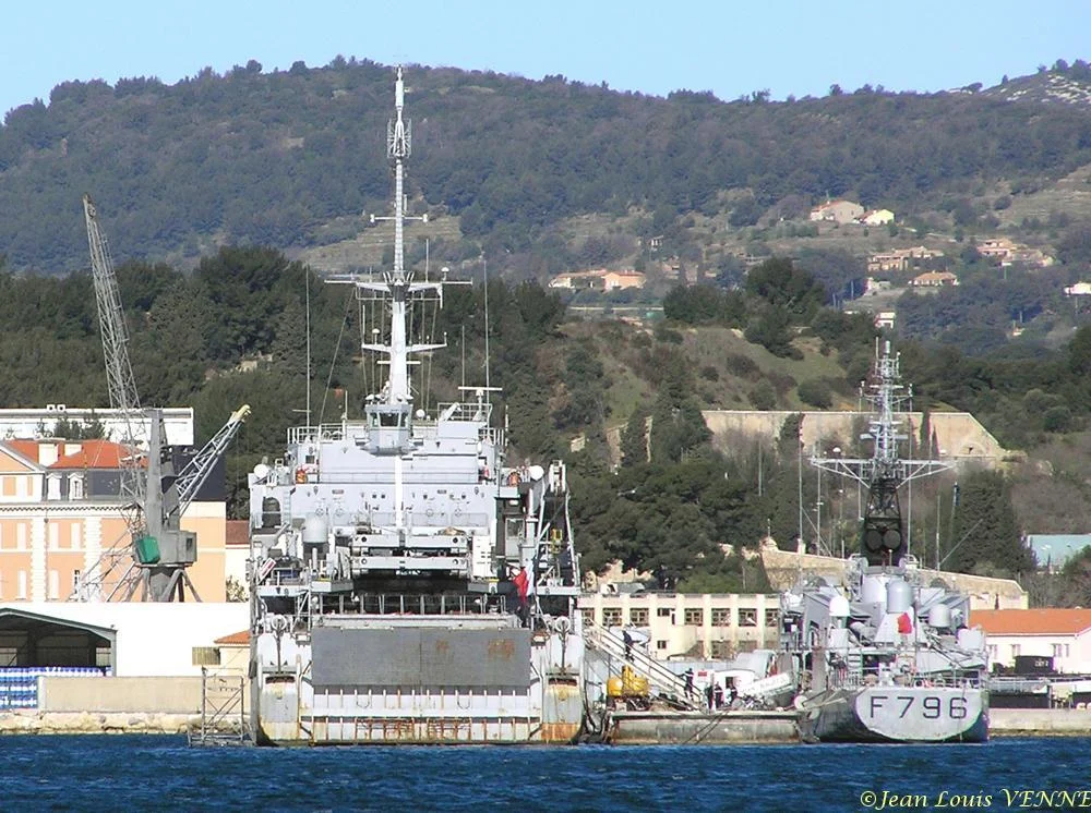 Derniers coups de peinture sur le Bougainville