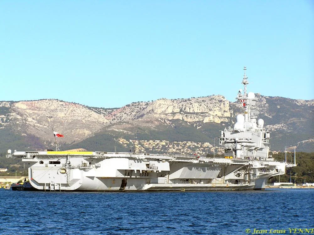 Le Charles de Gaulle appareille pour des essais aviation