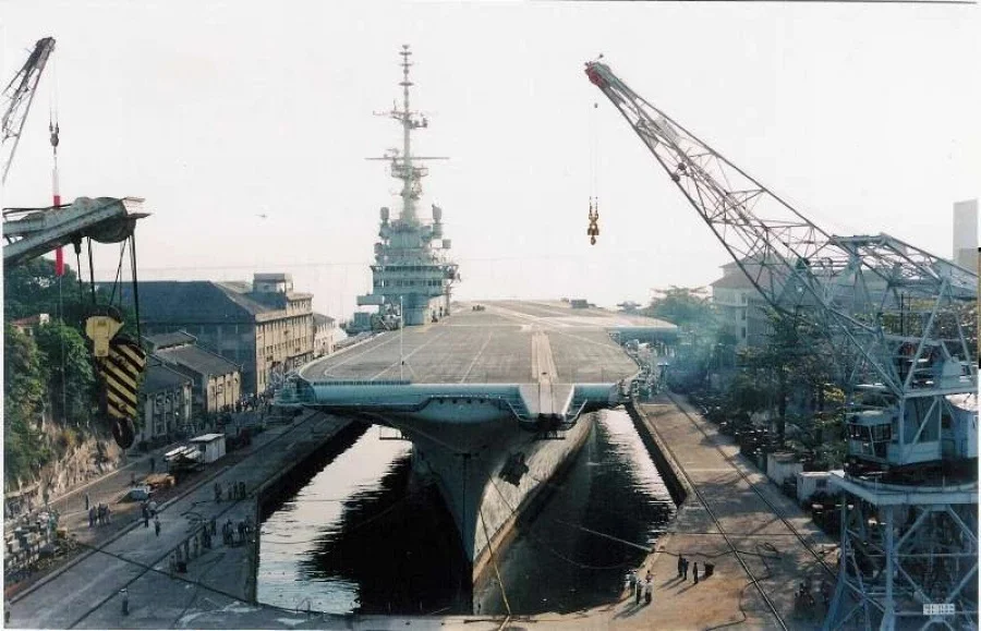 Le porte-avions Sao Paulo, lorsqu'il était encore en service