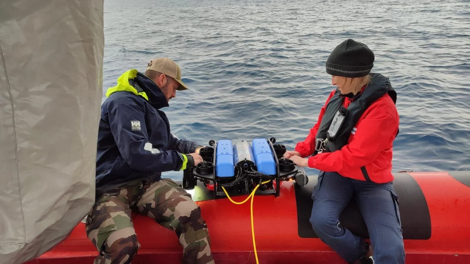 Mise à l'eau d'un drone de reconnaissance vidéo