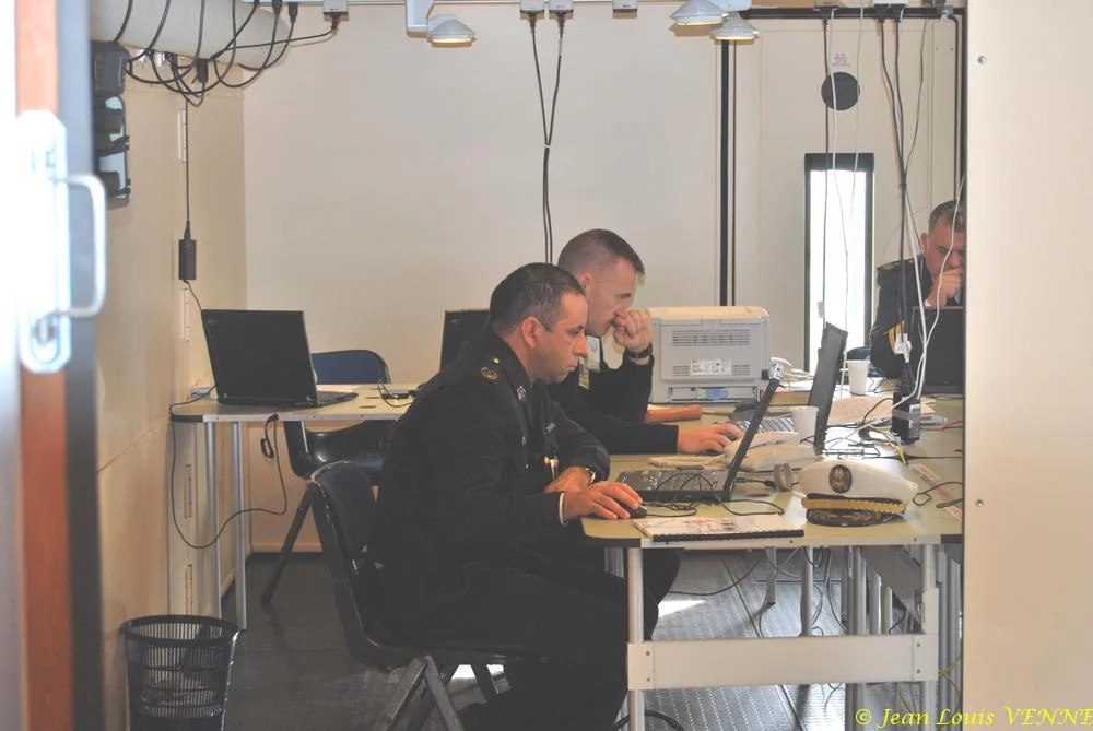 Au PC franco-algérien de l'exercice Raïs Hamidou