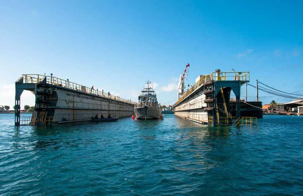Préparation à la période cyclonique à la base navale de Papeete