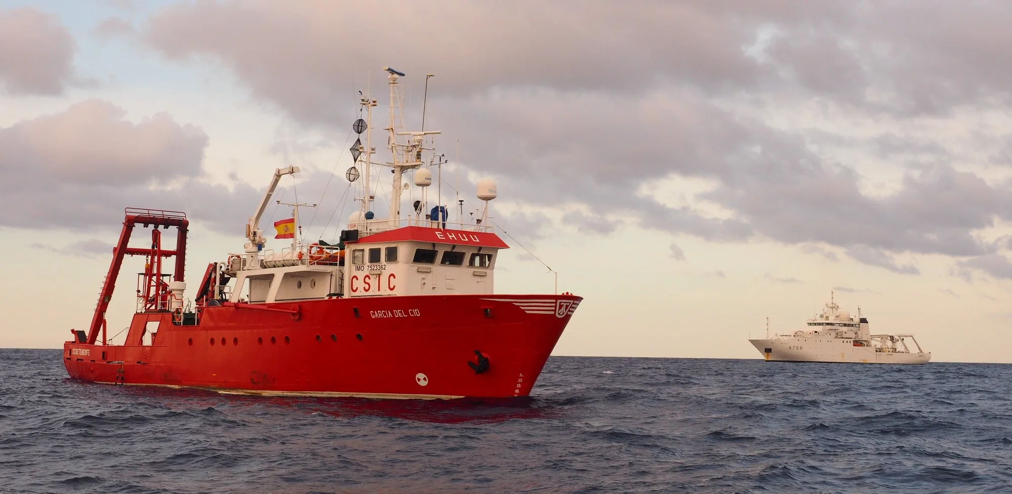 Le Beautemps-Beaupré et le navire océanographique espagnol Garcia del Cid